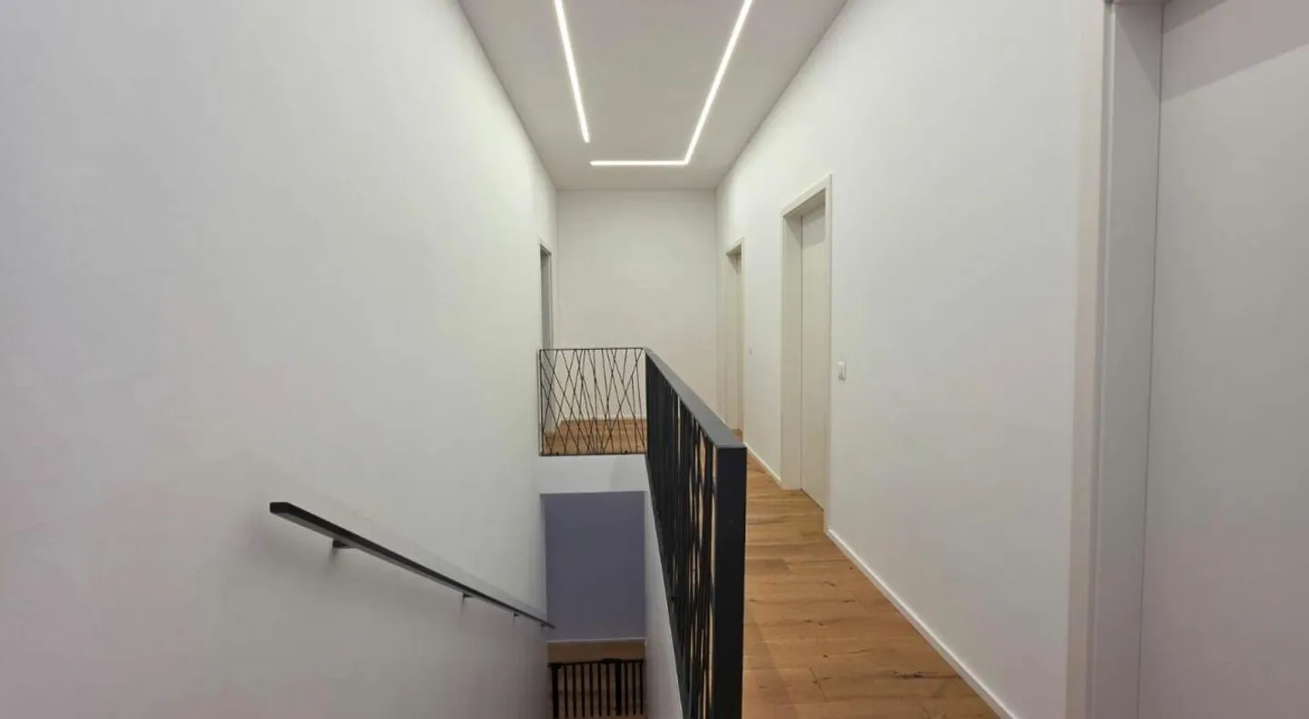 Modern single-family villa with large garden in a quiet location in Golino - Photo 8 of 15