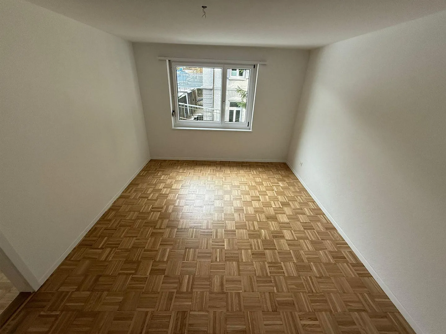 Attractive 3.5-room apartment with patio - Photo 4 of 13