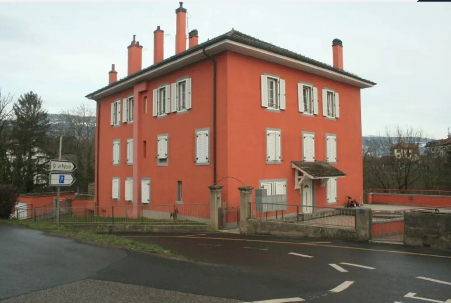 Mixed-use building 12 rooms - Photo 1 of 4