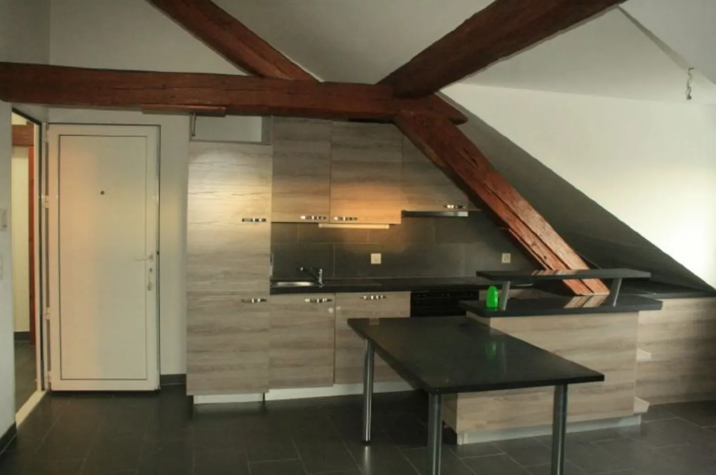 Mixed-use building 12 rooms - Photo 2 of 4