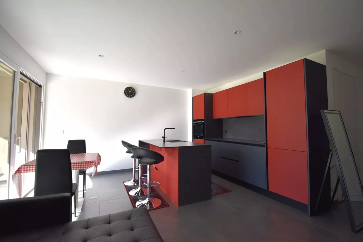 Appartamento moderno con giardino privato - Foto 2 di 8