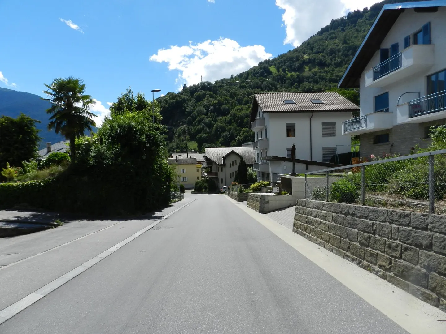 Erhöhtes Baugrundstück über den Dächern von Naters - Foto 8 von 9