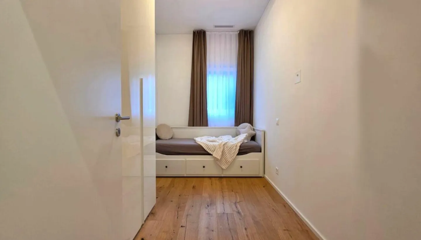 Modern single-family villa with large garden in a quiet location in Golino - Photo 13 of 15