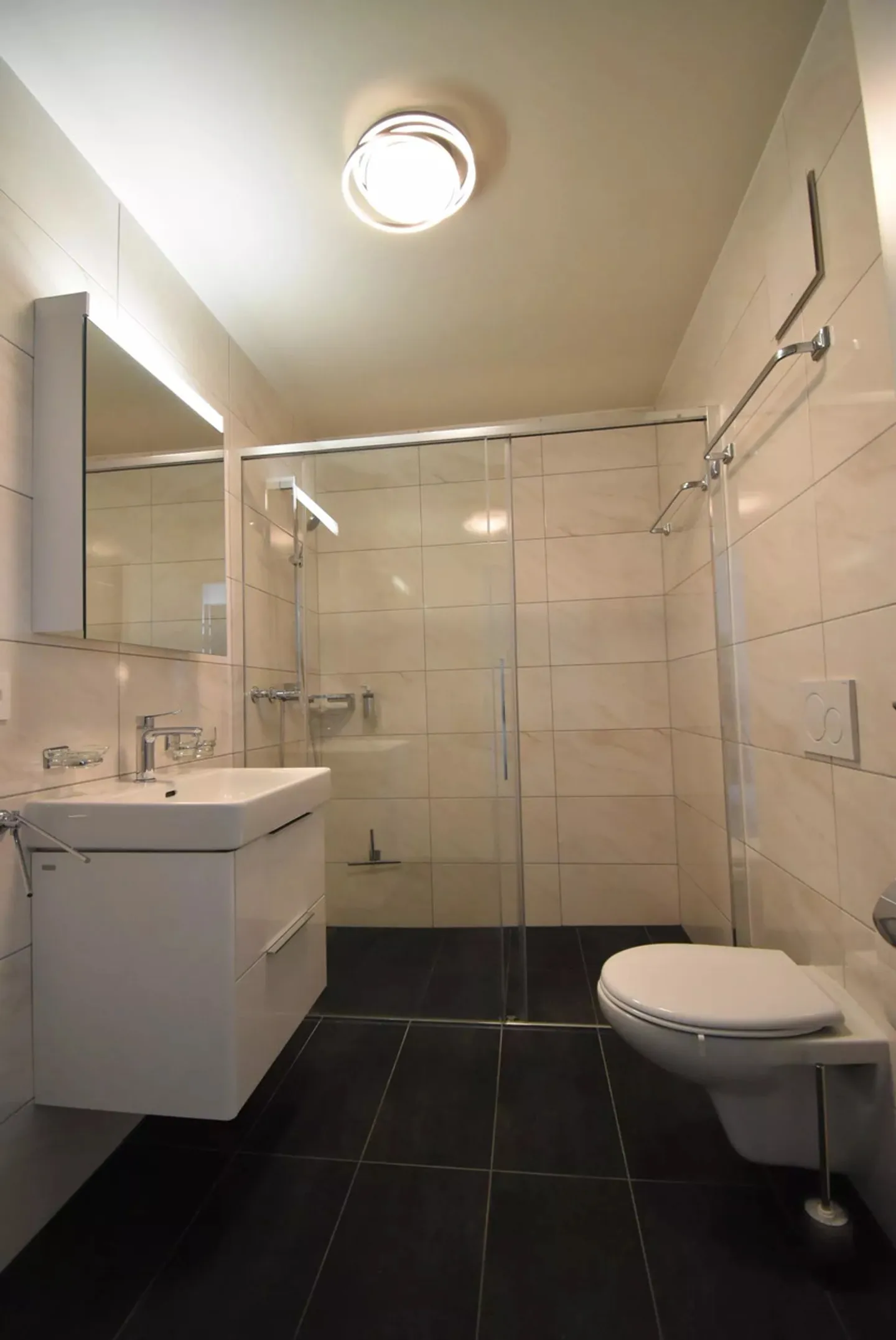 Appartamento moderno con giardino privato - Foto 3 di 8