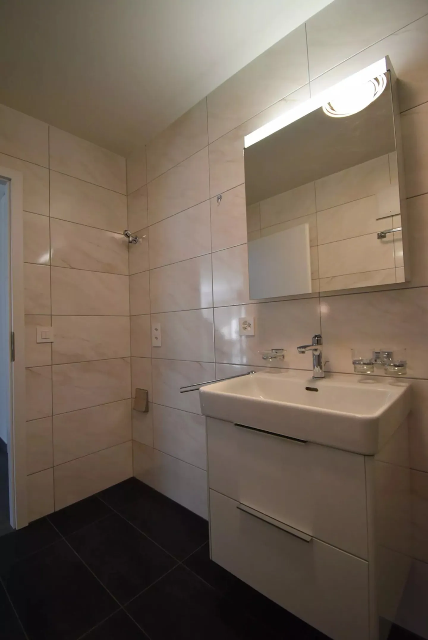 Appartamento moderno con giardino privato - Foto 4 di 8