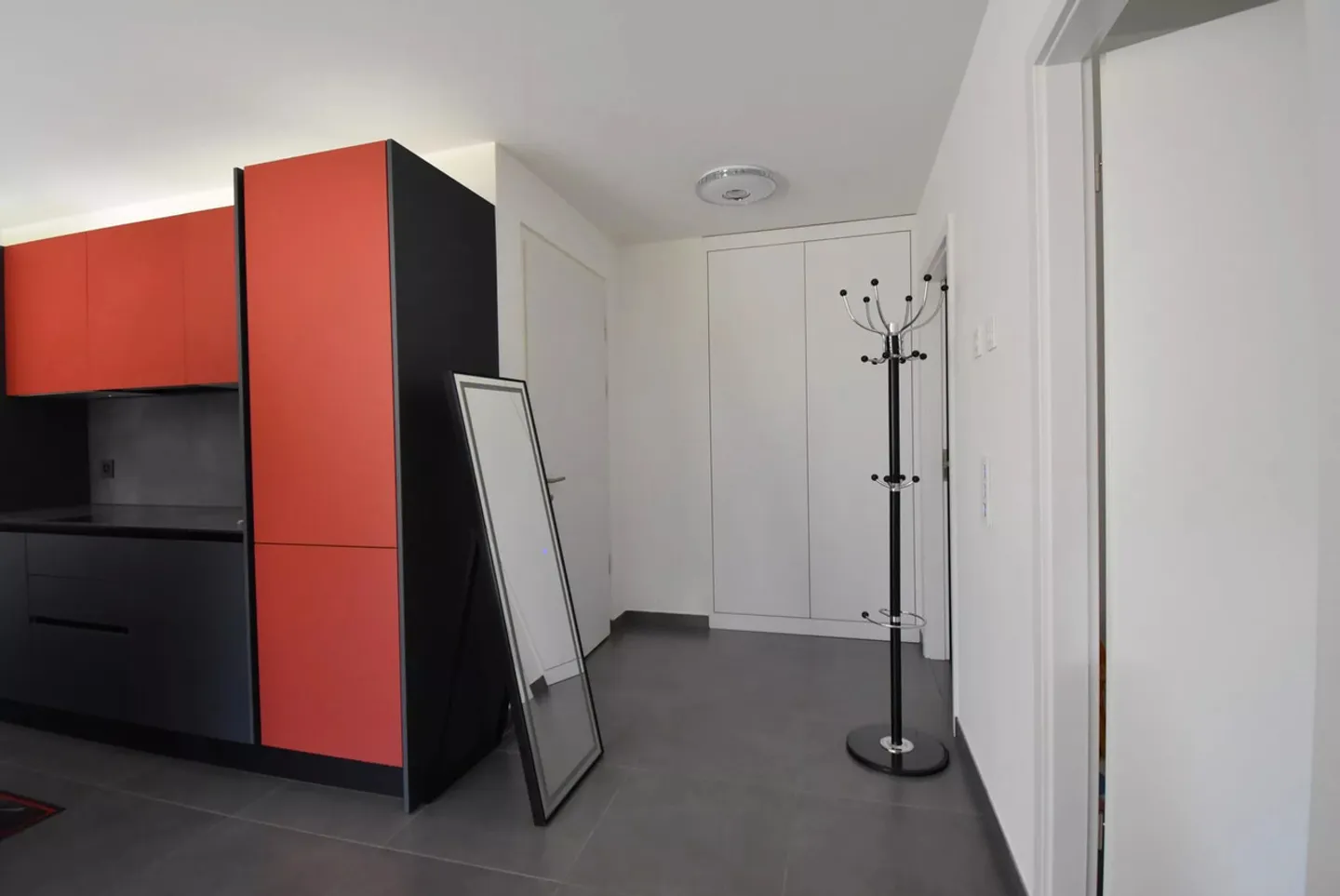 Appartamento moderno con giardino privato - Foto 1 di 8