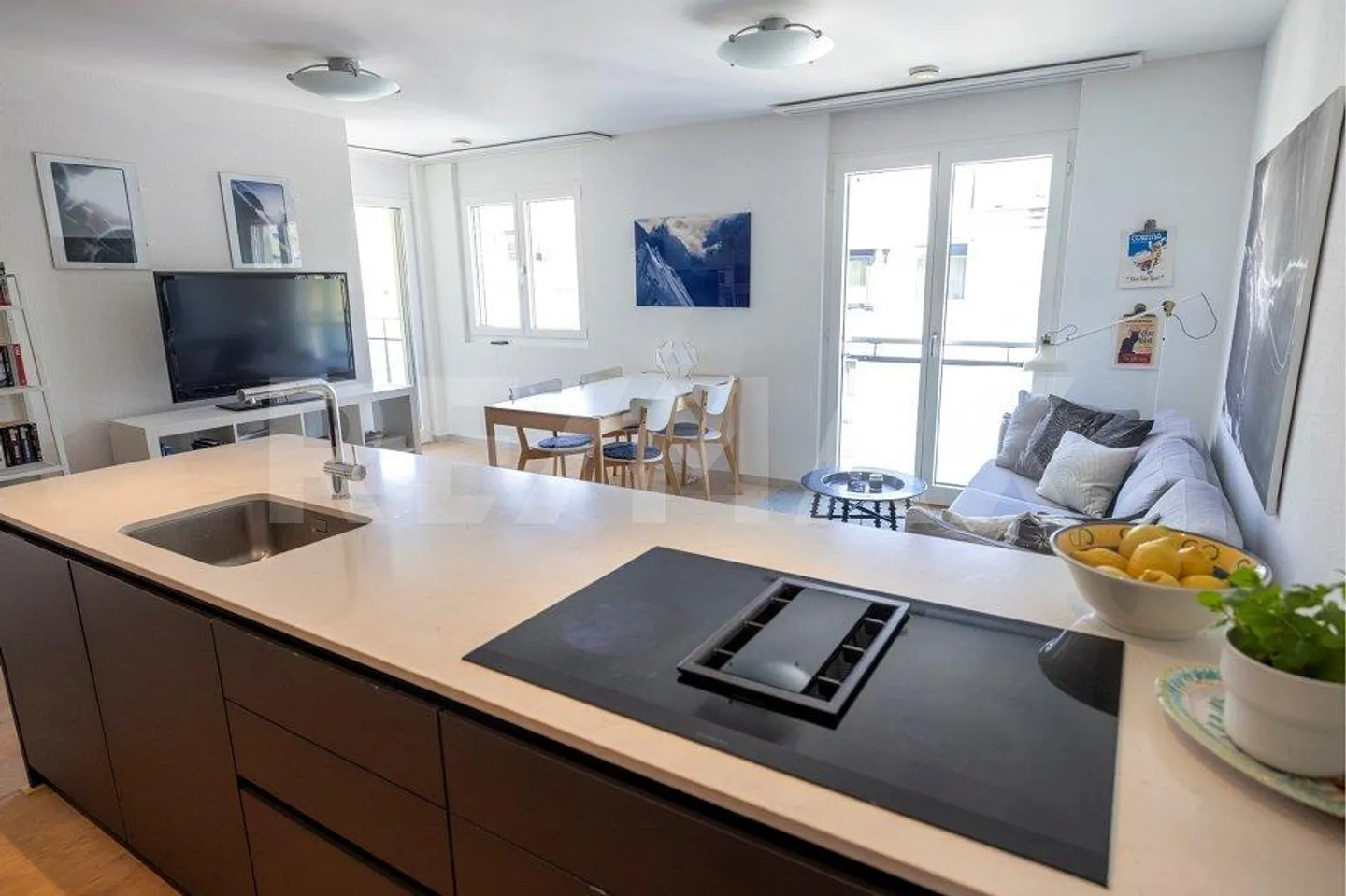 Appartamento elegante di 3,5 stanze con una sensazione di spazio generosa - Foto 2 di 9