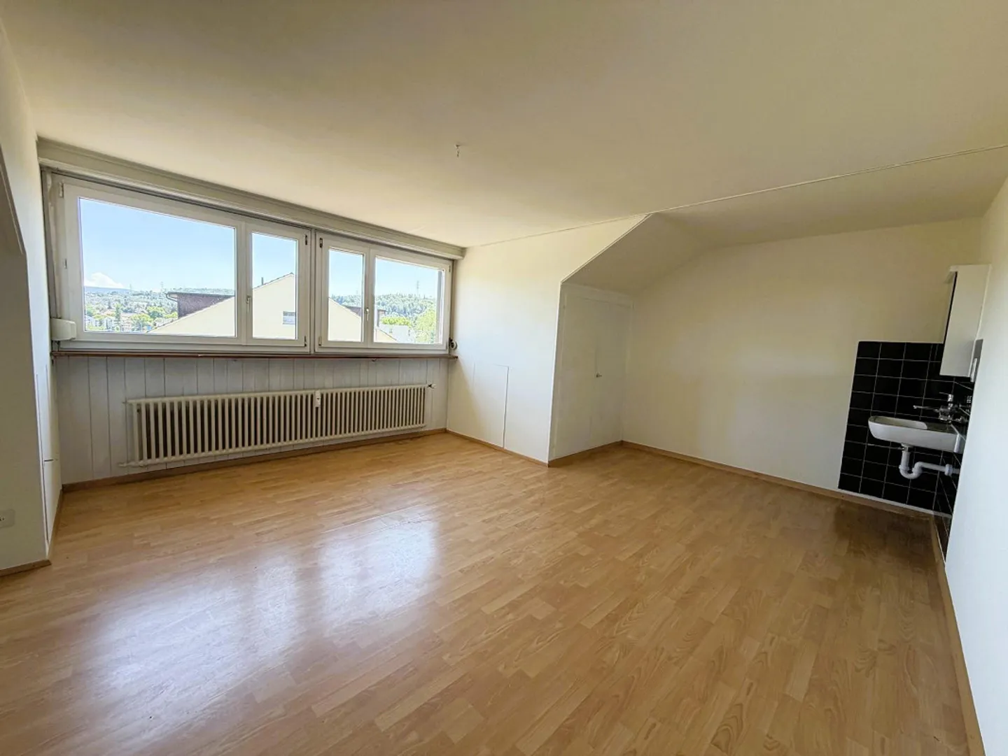 Gemütliche Mansarde im Dachgeschoss in Liestal - Photo 1 of 5