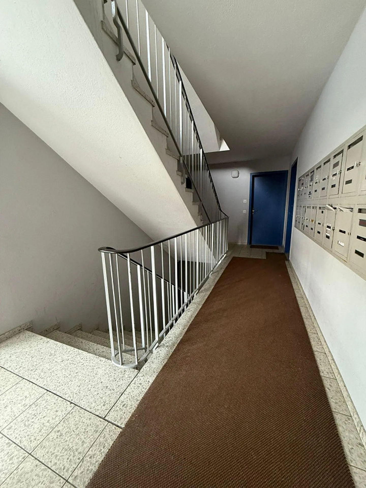 Attractive 3.5-room apartment with patio - Photo 8 of 13