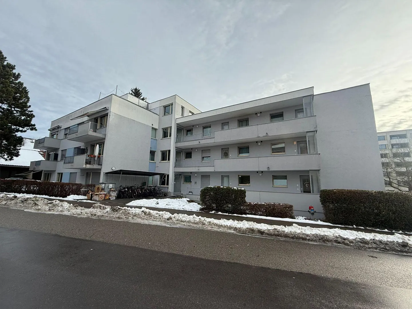 Attractive 3.5-room apartment with patio - Photo 9 of 13