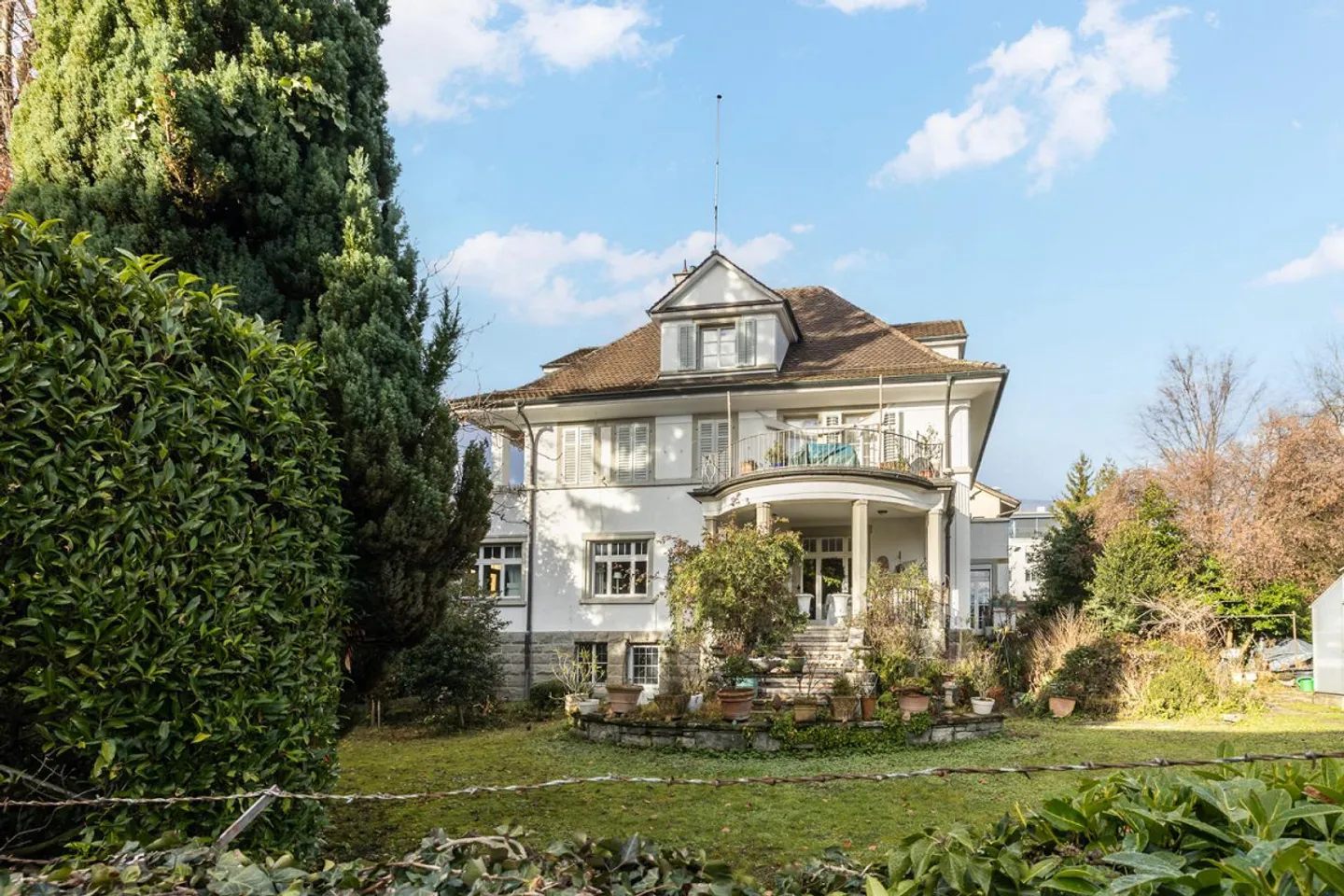 Art Nouveau villa with park in the center of Erlenbach - Photo 3 of 11