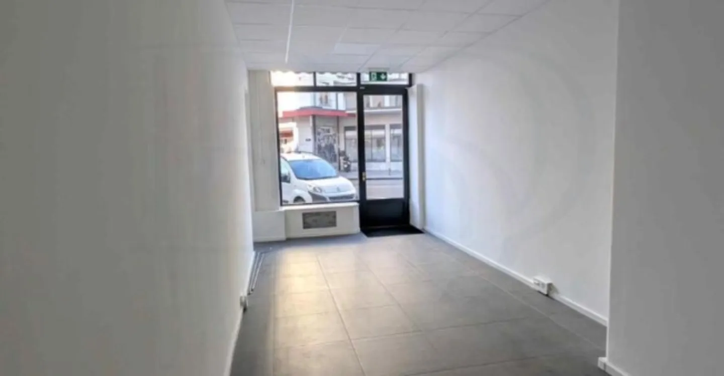 Spazio Commerciale Incantevole a Carouge - Foto 2 di 5