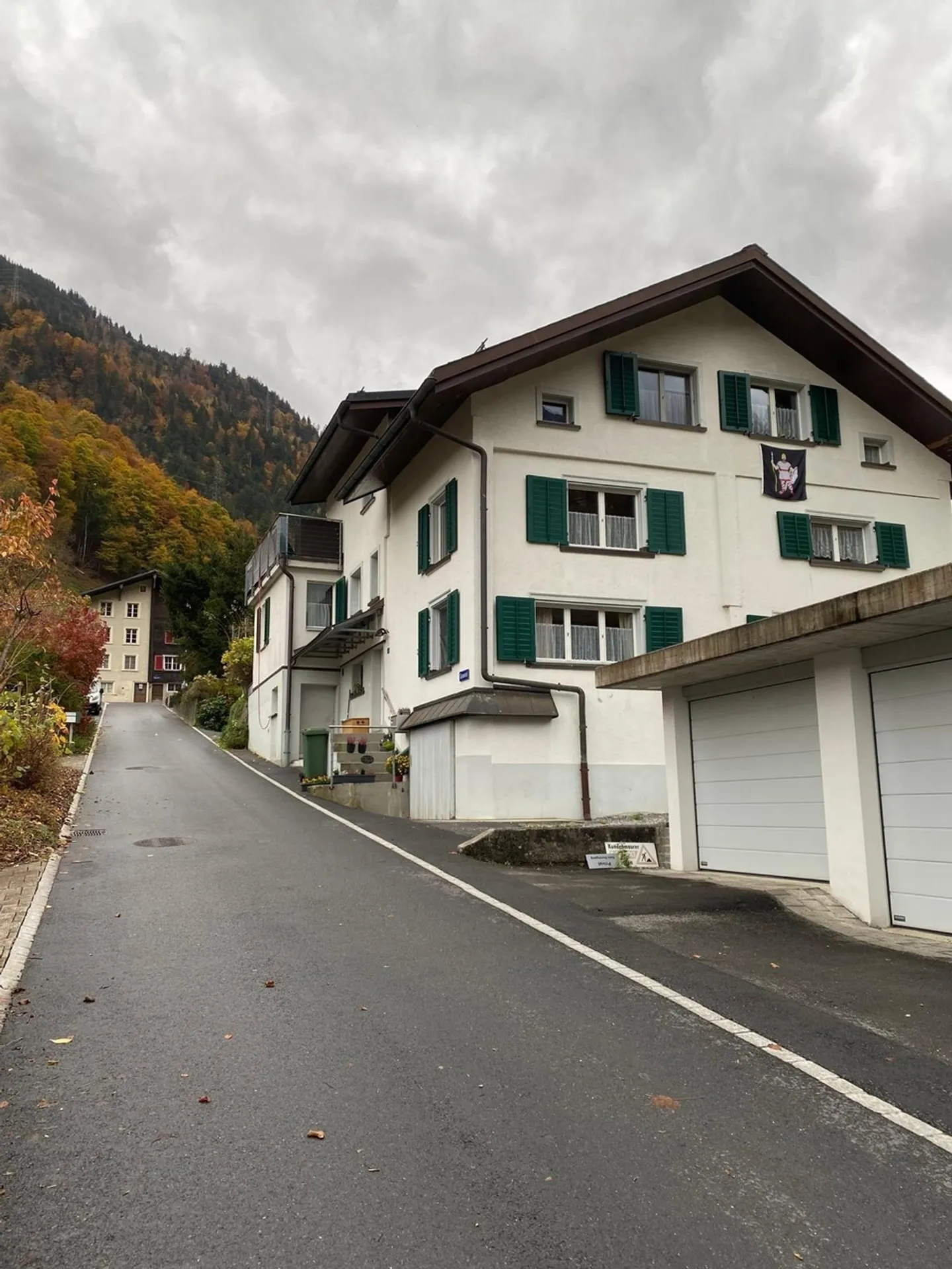 Gemütliche 6-Zimmer Einfamilienhaus an ruhiger Lage in Glarus - Photo 1 sur 13