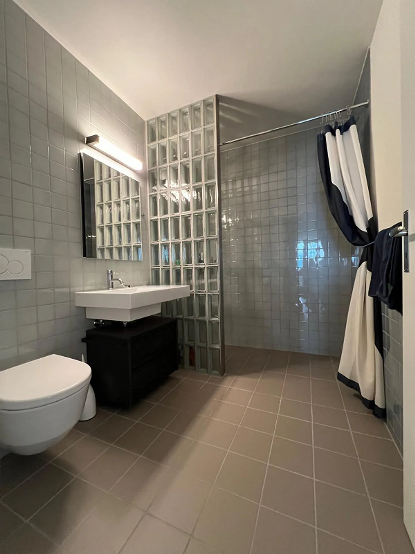 Appartamento moderno di 4,5 stanze - Foto 1 di 8