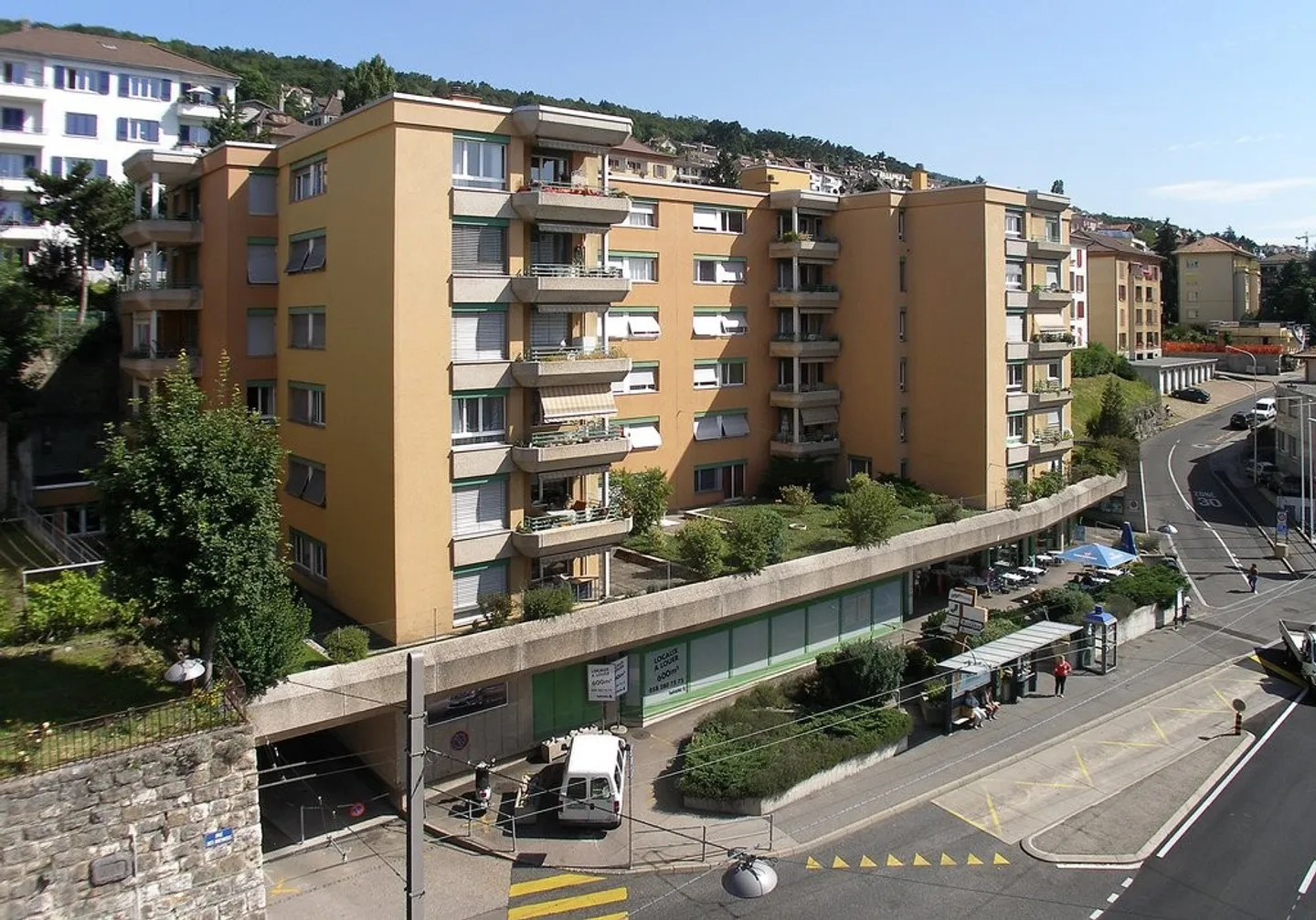 Place de Parking Pratique - Photo 2 sur 2