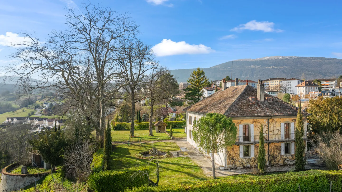 Magnifique villa à Orbe sur un terrain d'un hectare - Photo 1 sur 17