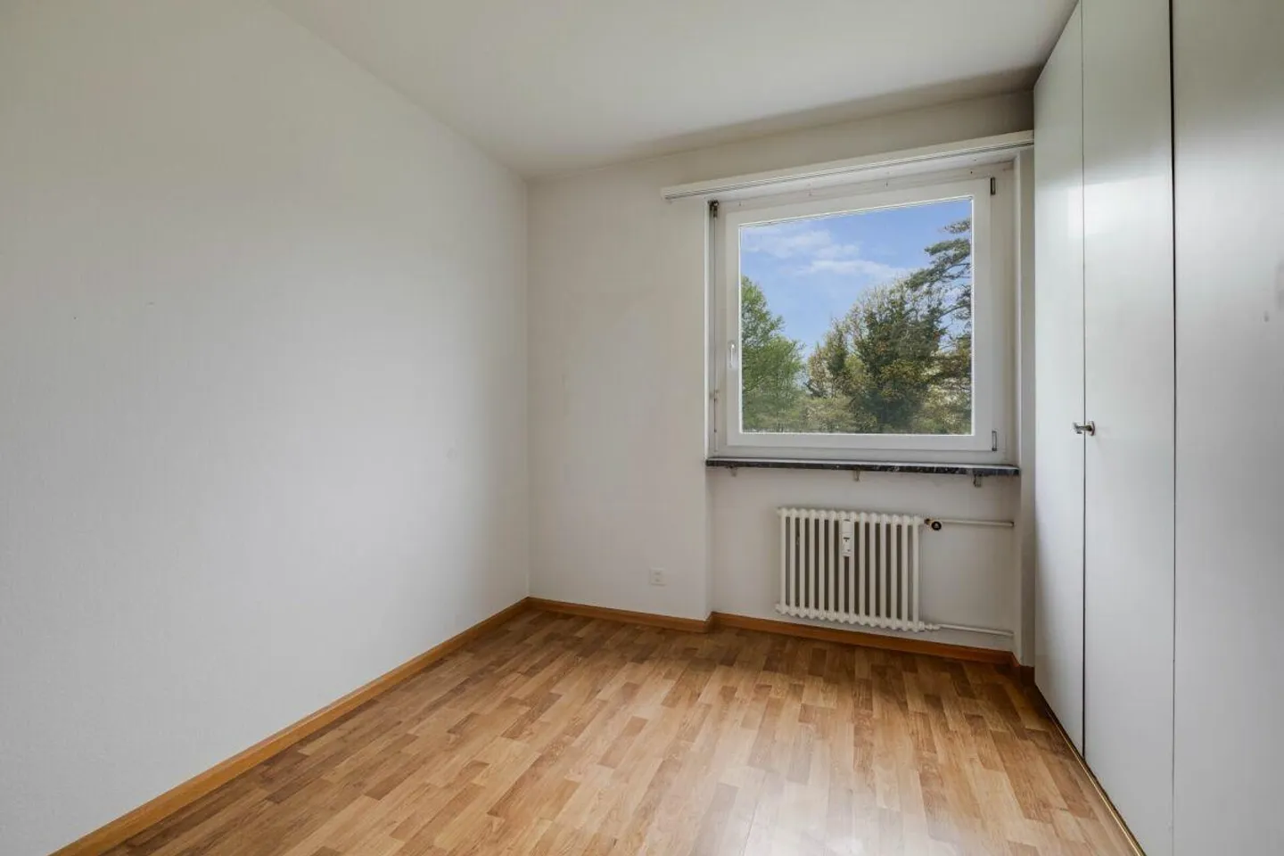 Appartement 4 pièces ensoleillé avec balcon et vue sur la verdure - Photo 8 sur 20