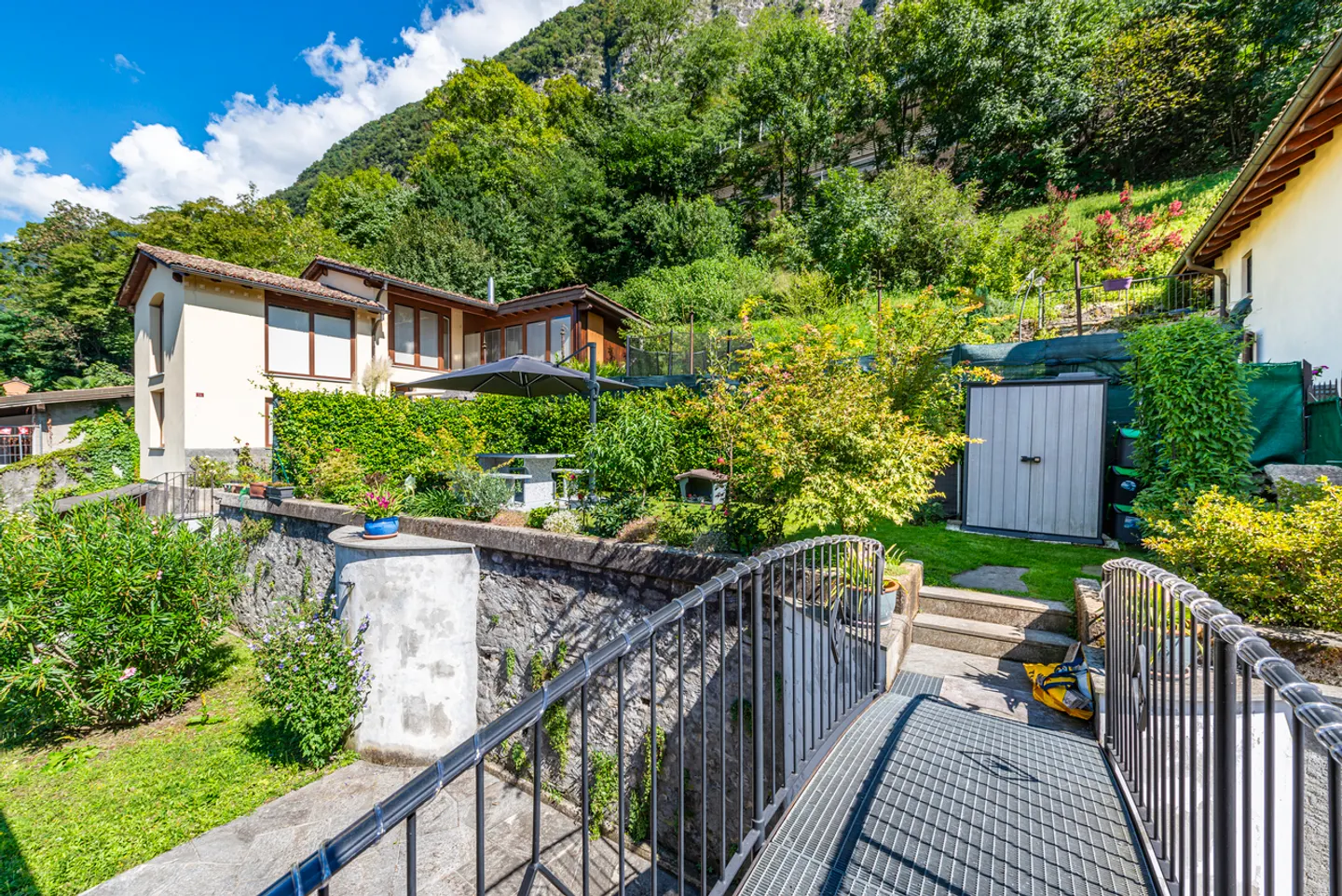 Caratteristico appartamento mansardato con vista lago - Foto 13 di 14
