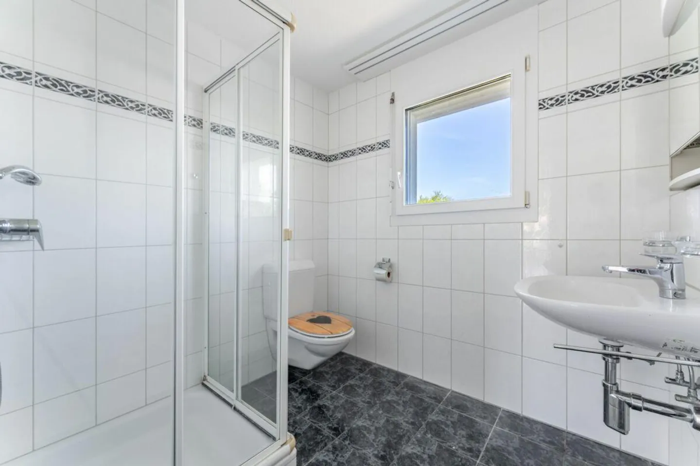E ganze Stock för sech: sonnegi Familiewohnig - Foto 7 von 9