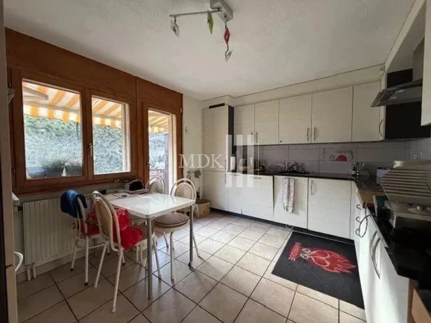 For rent in Collombey a 4.5 room apartment on the 3rd floor - Photo 2 of 4