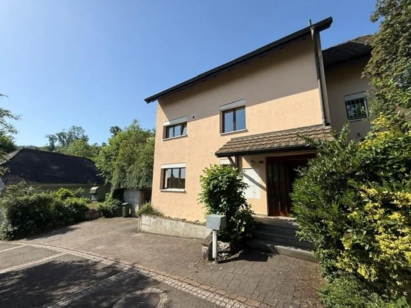 Detached 6.5-room single-family house in a quiet location - Photo 4 of 24