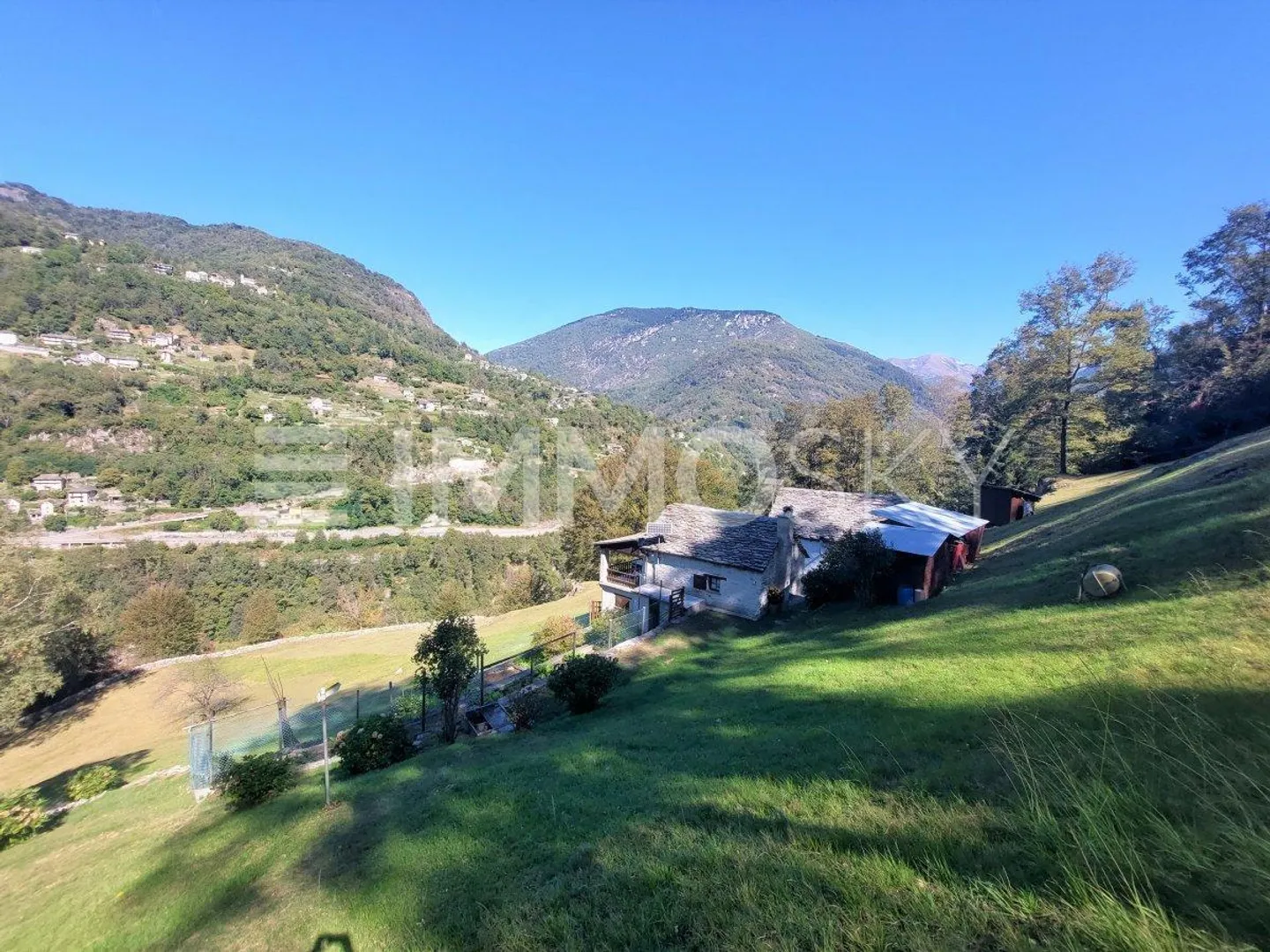 Chalet for sale - Photo 3 of 5