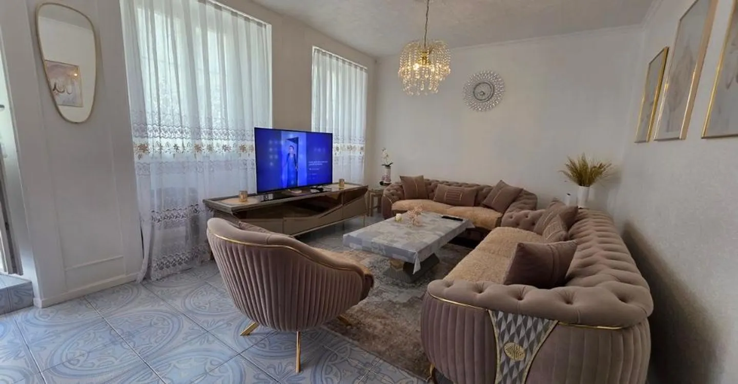 Semi-detached house with two apartments and a terrace - Photo 5 of 13