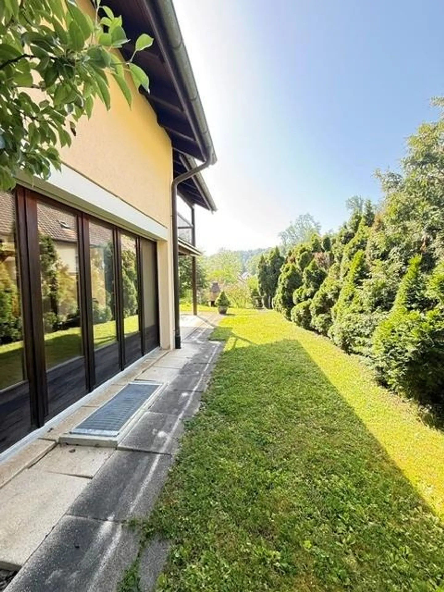Detached 6.5-room single-family house in a quiet location - Photo 6 of 24