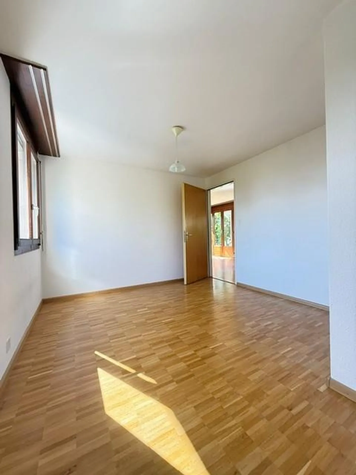 Detached 6.5-room single-family house in a quiet location - Photo 13 of 24