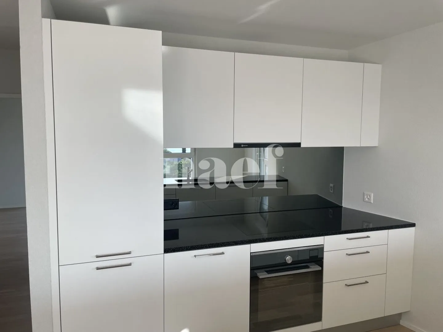 In a recent building, quiet, 4.5 room apartment - Photo 1 of 7