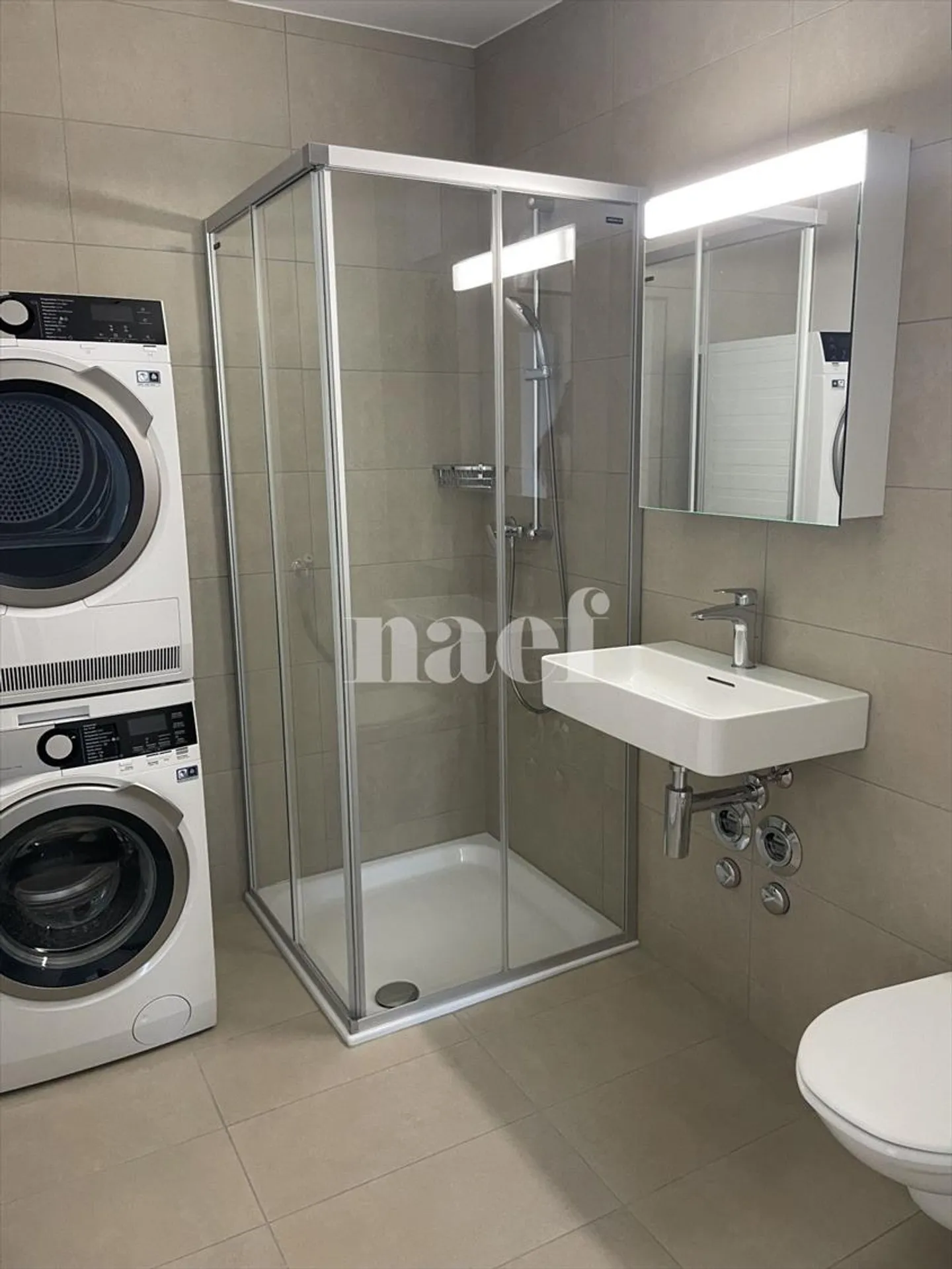 In a recent building, quiet, 4.5 room apartment - Photo 5 of 7