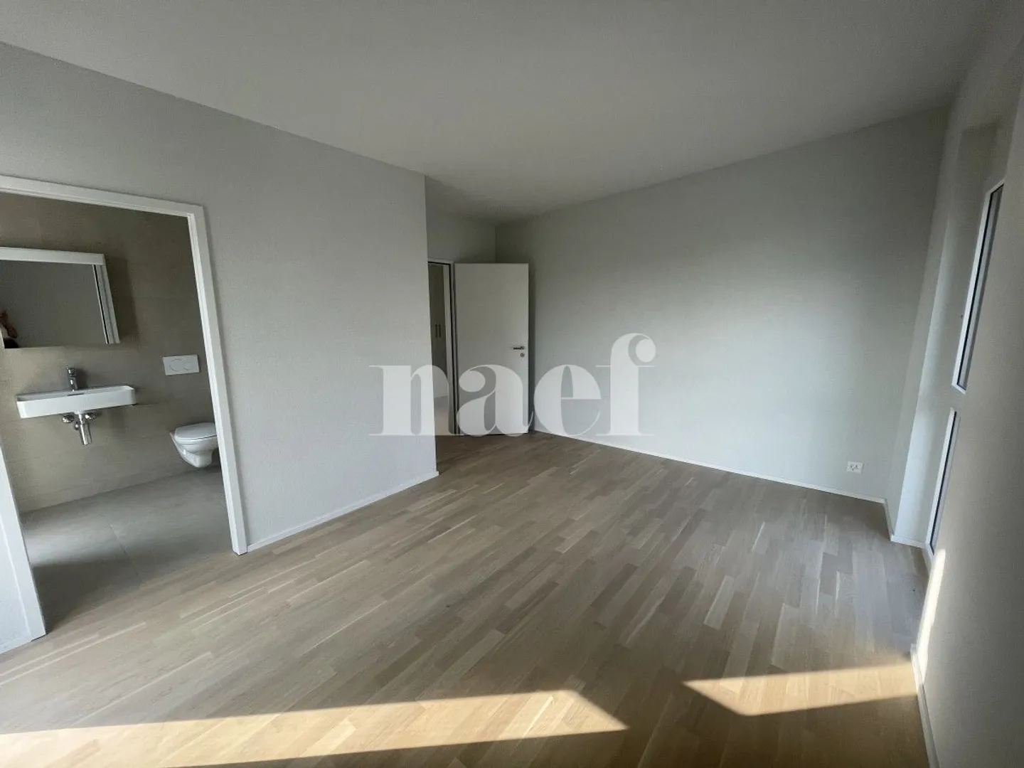 In a recent building, quiet, 4.5 room apartment - Photo 7 of 7