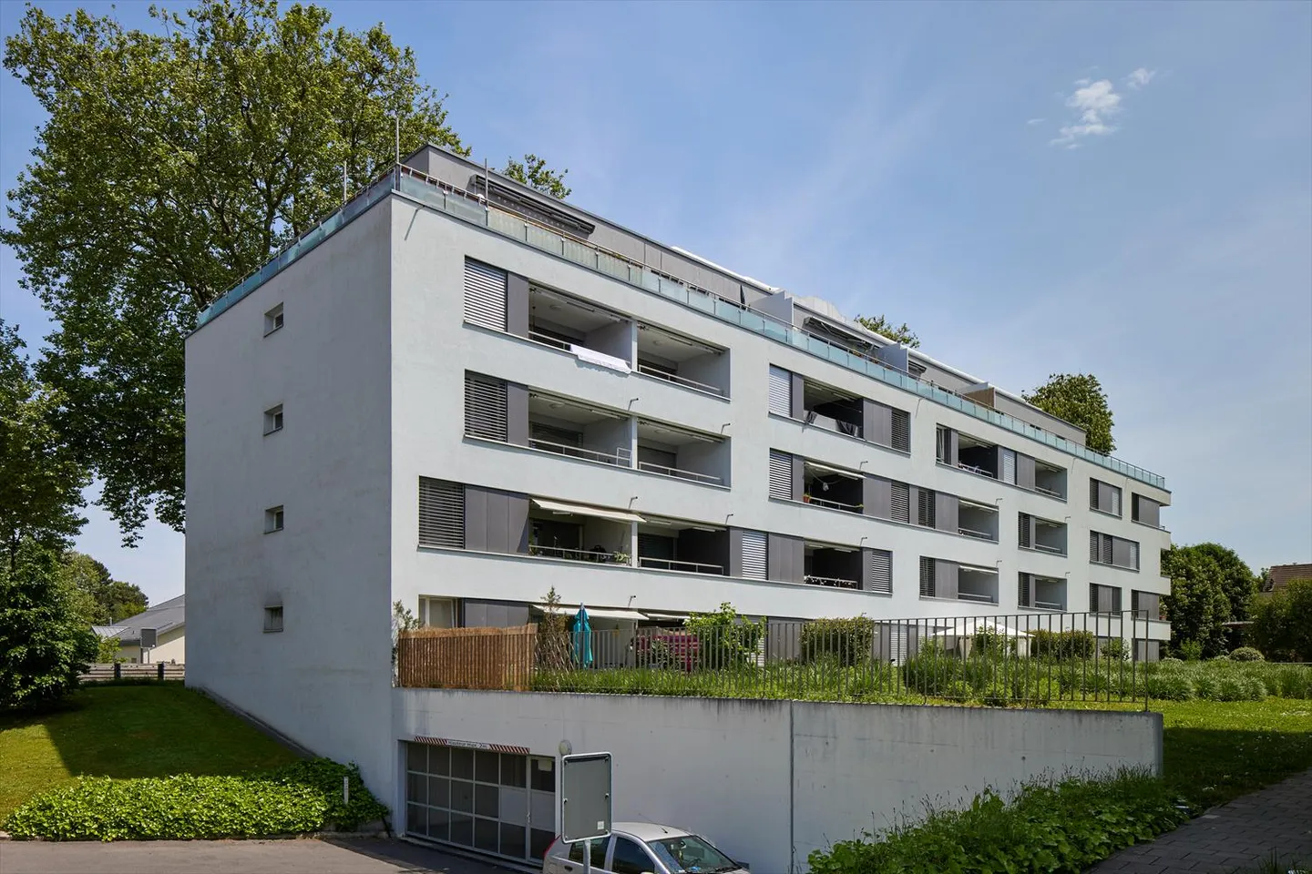 Place à motos couverte - Photo 2 sur 4