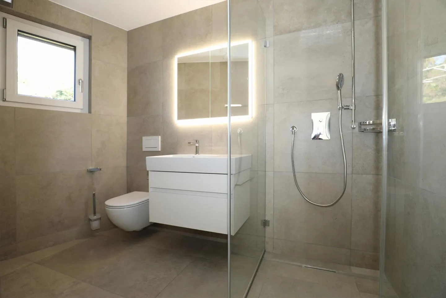 Attic holiday apartment with panoramic view of Lago Maggiore - Photo 12 of 15