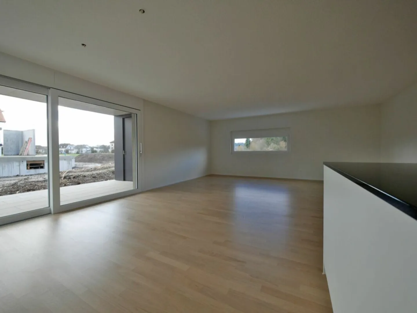 Ampio appartamento di 4,5 stanze nel verde - Foto 7 di 15