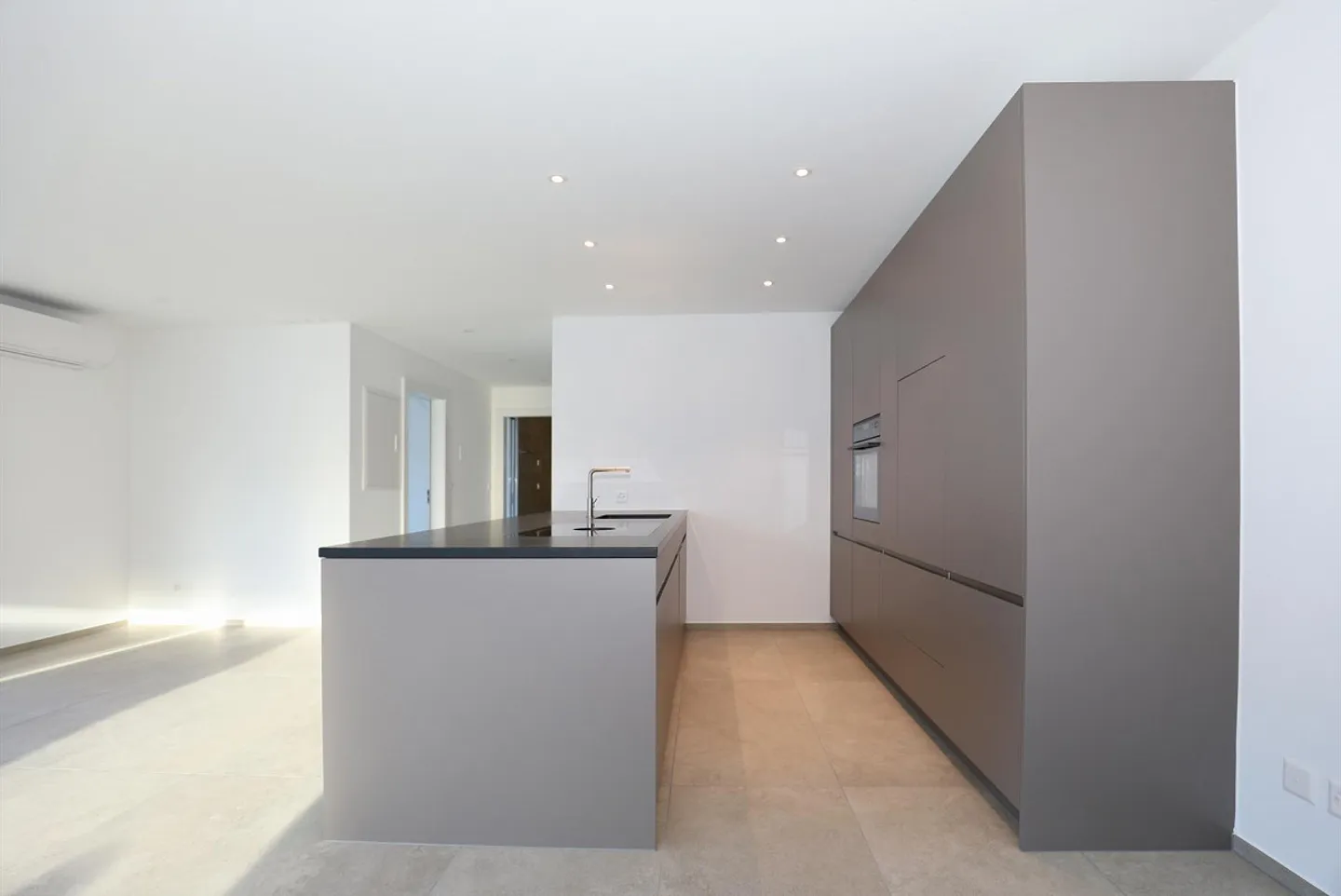 Attic holiday apartment with panoramic view of Lago Maggiore - Photo 7 of 15