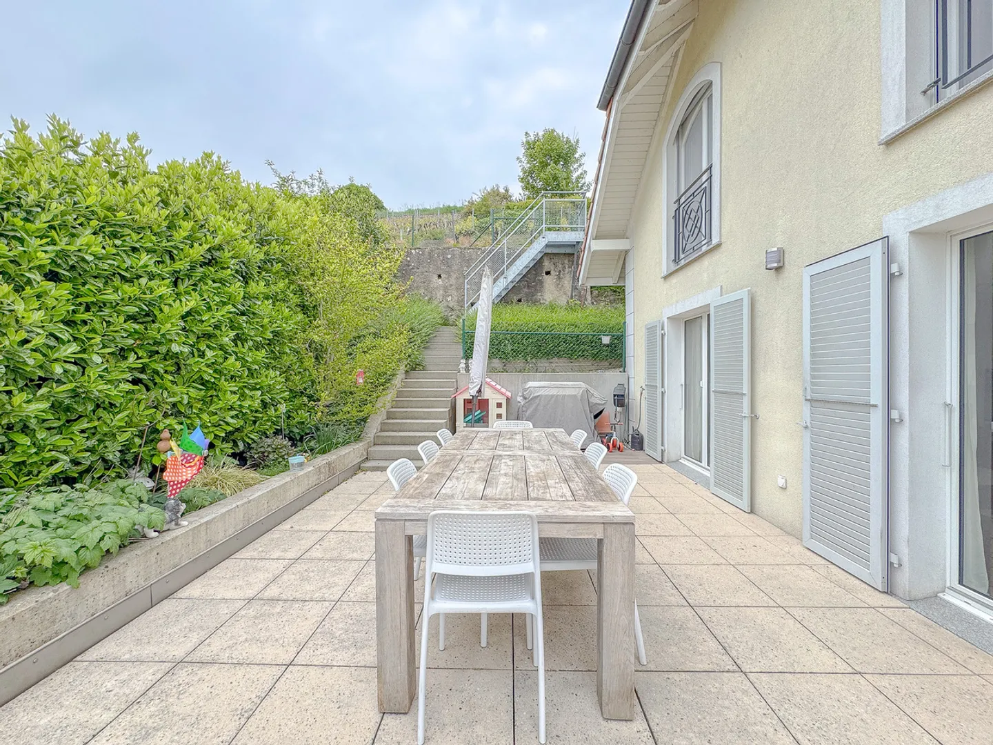 Maison jumelée avec 5,5 pièces, garage, 2 terrasses et vignobles - Photo 6 sur 13