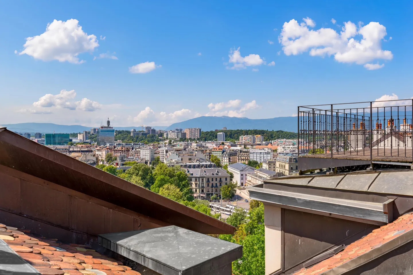 Exceptional 4.5-room duplex on Rue des Granges in Geneva - Photo 1 of 9