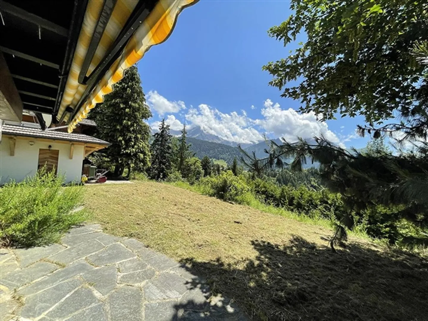 VILLARS-SUR-OLLON - CHALET CON GRANDE POTENZIALE - 5 CAMERE - Foto 1 di 5