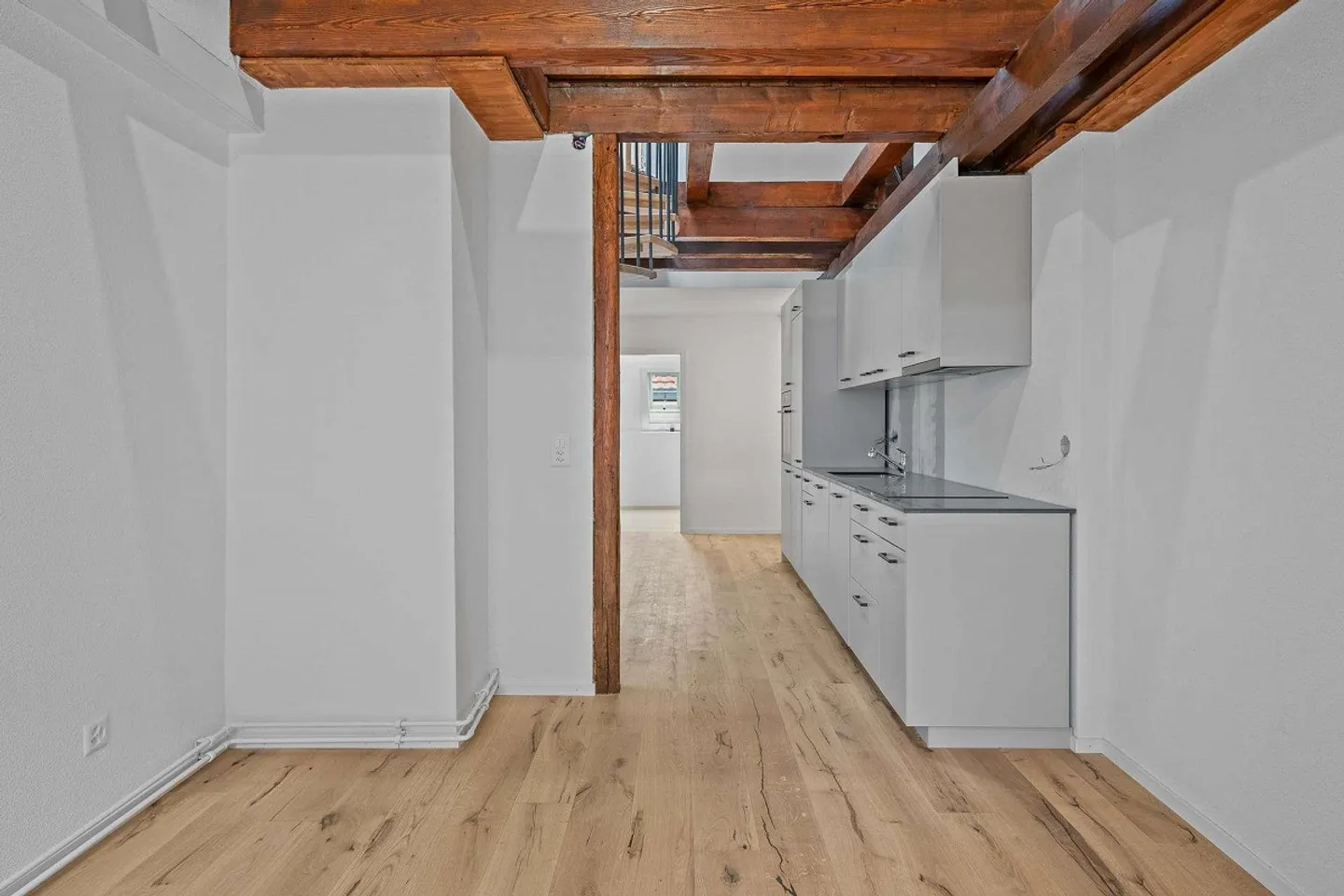 Appartement rénové de 3,5 pièces avec vue imprenable sur le lac - Photo 4 sur 18