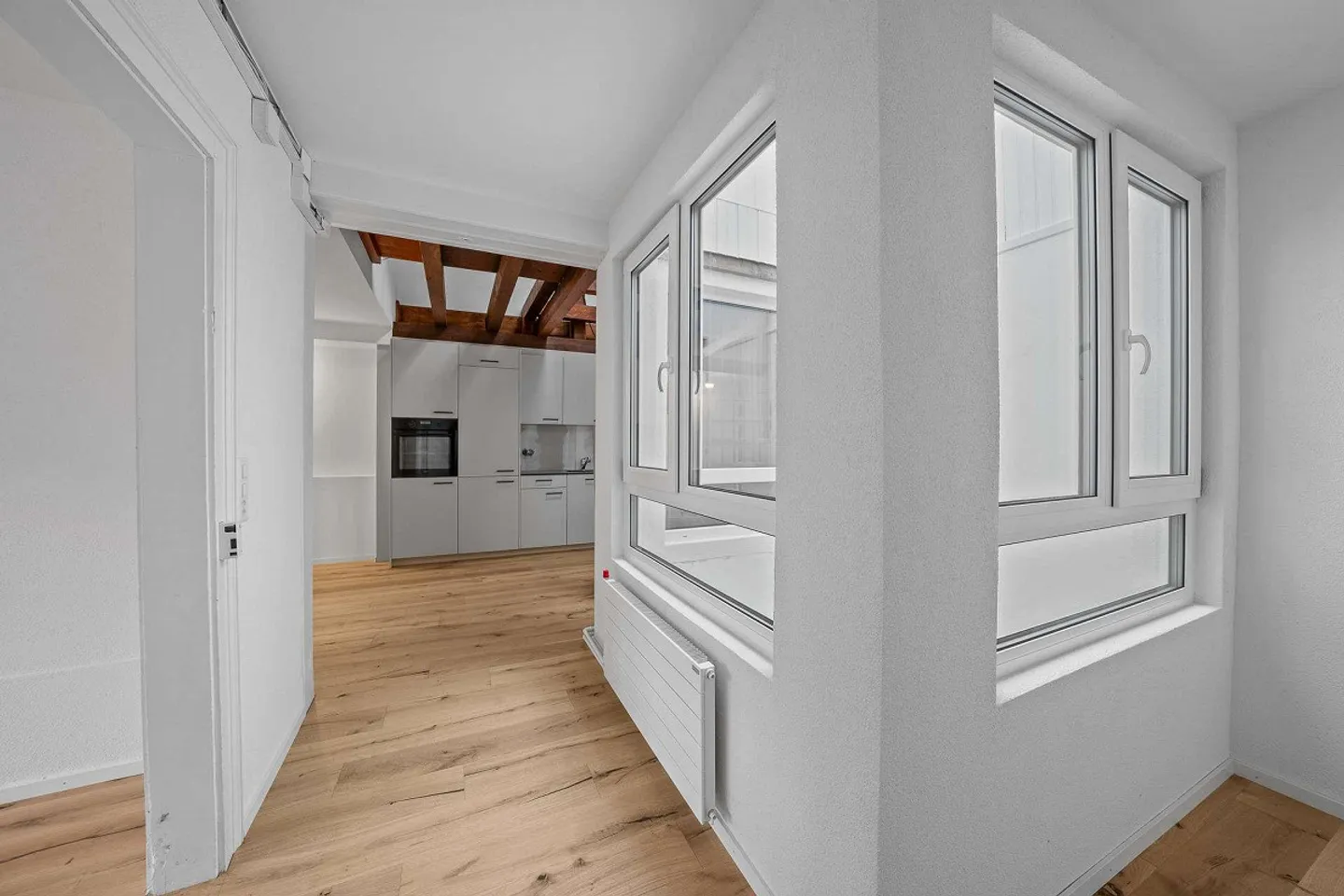 Appartement rénové de 3,5 pièces avec vue imprenable sur le lac - Photo 5 sur 18