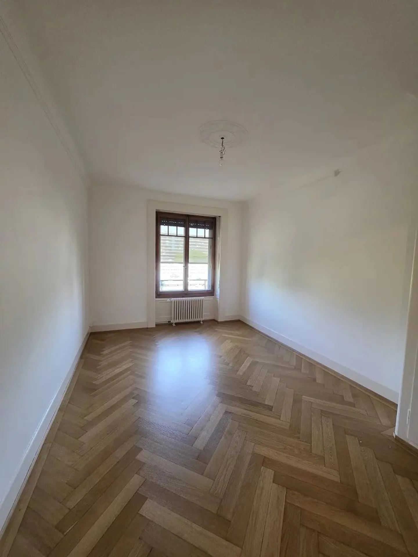 Charming 4-Room Apartment - Photo 5 of 9