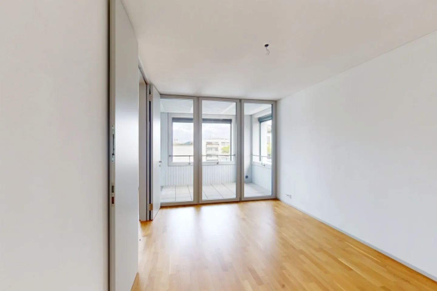 Looking for a modern and central apartment - Photo 6 of 8