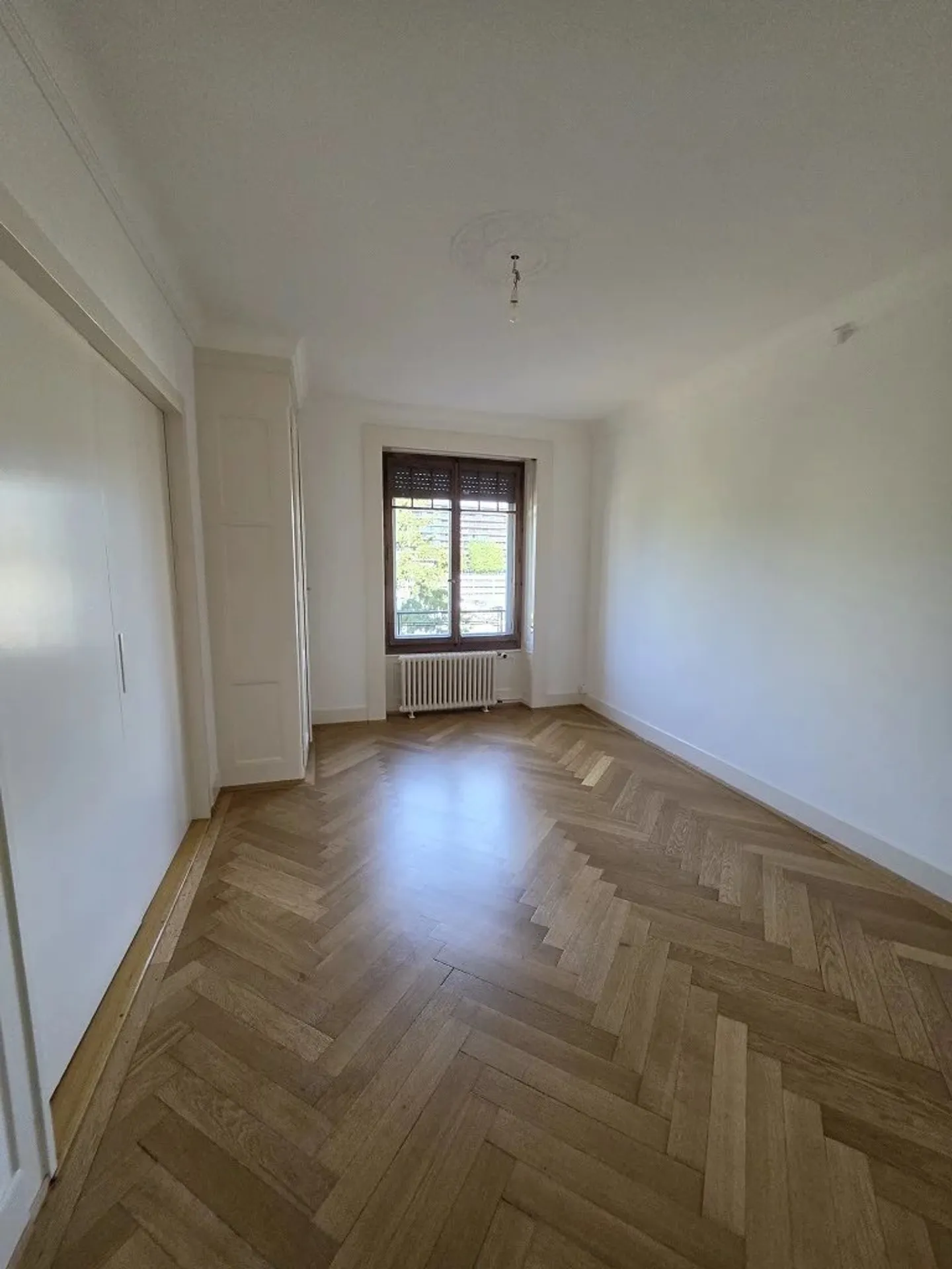 Charming 4-Room Apartment - Photo 4 of 9