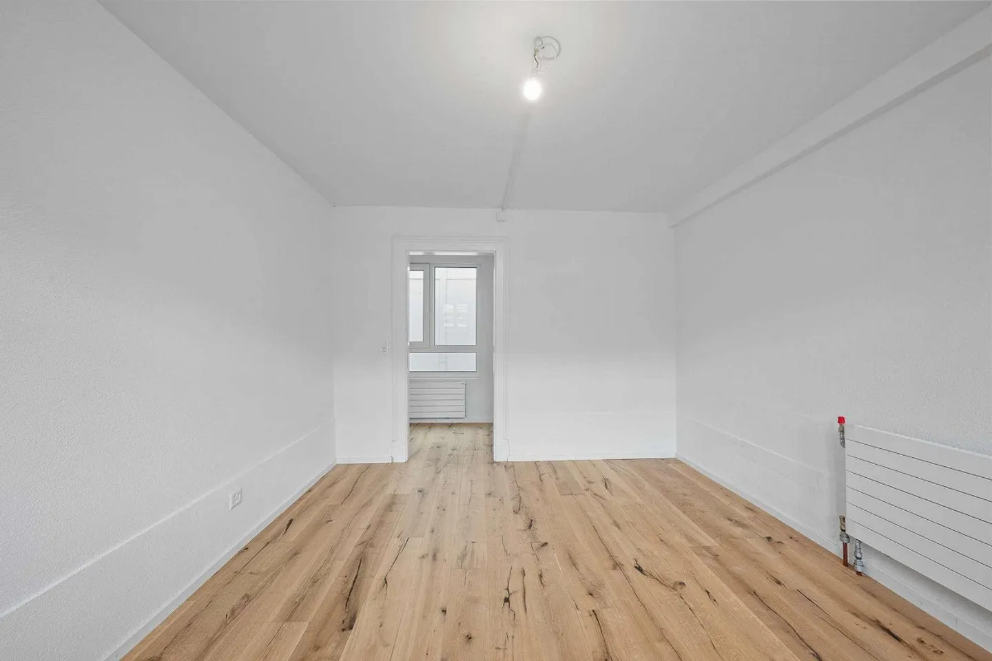 Appartement rénové de 3,5 pièces avec vue imprenable sur le lac - Photo 10 sur 18