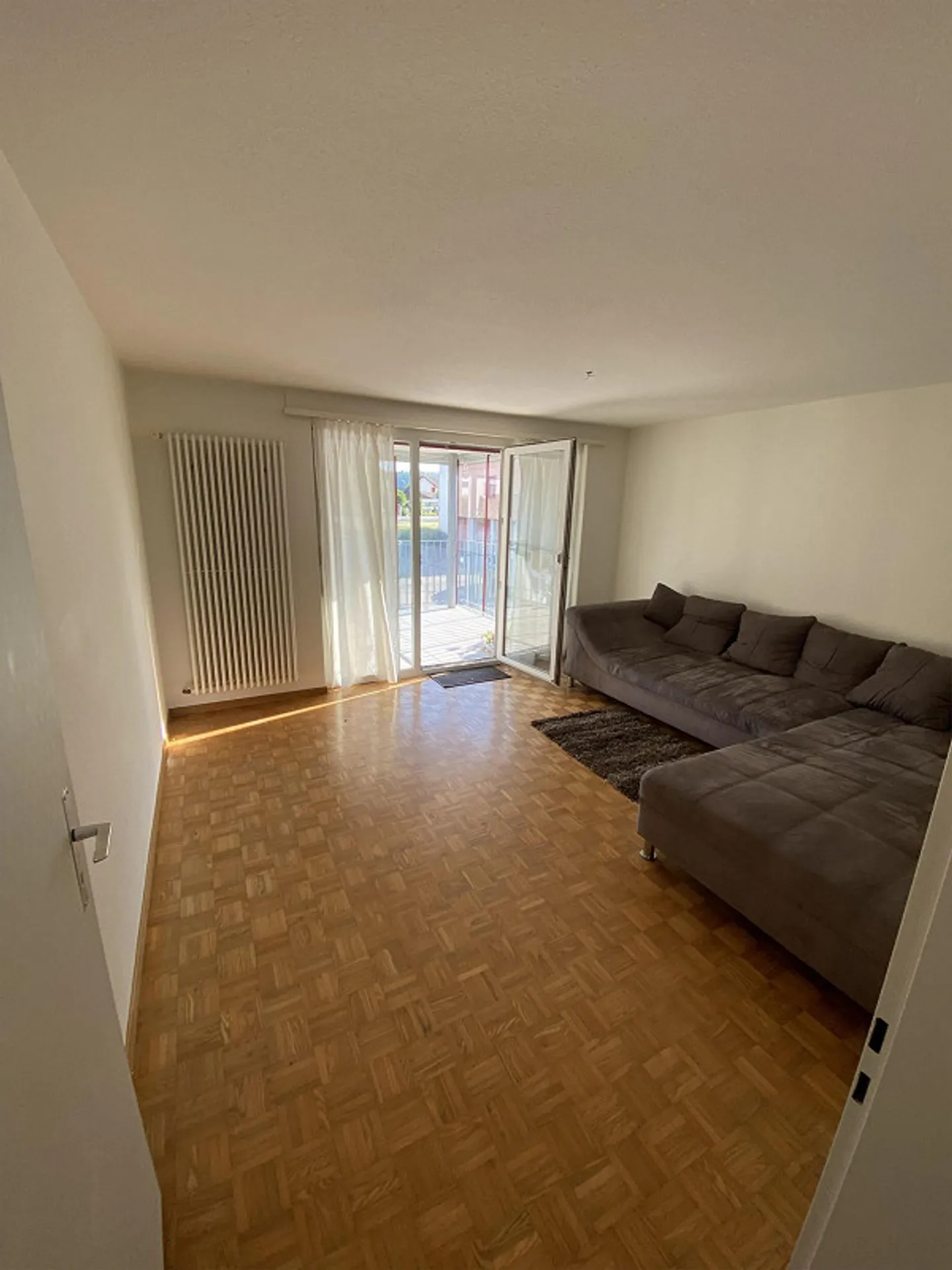 Appartement de 4,5 pièces avec jardin d'hiver - Photo 3 sur 8