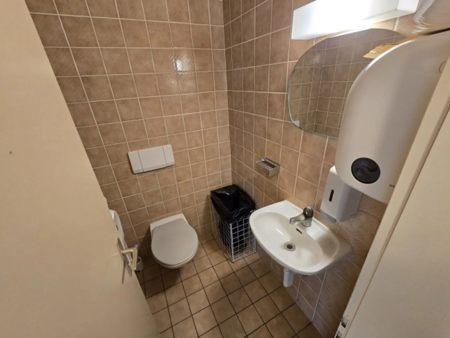 Ufficio luminoso di 66m² - offerta speciale! Prime 2 mensilità gratuite! - Foto 10 di 10