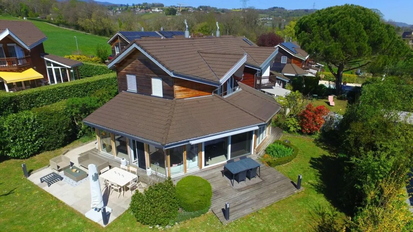 Semi-Detached Villa 4.5 Rooms in Vich - Photo 1 of 25