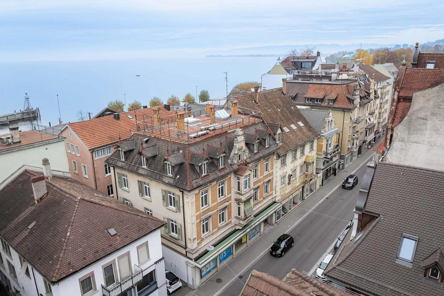 Appartement rénové de 3,5 pièces avec vue imprenable sur le lac - Photo 16 sur 18