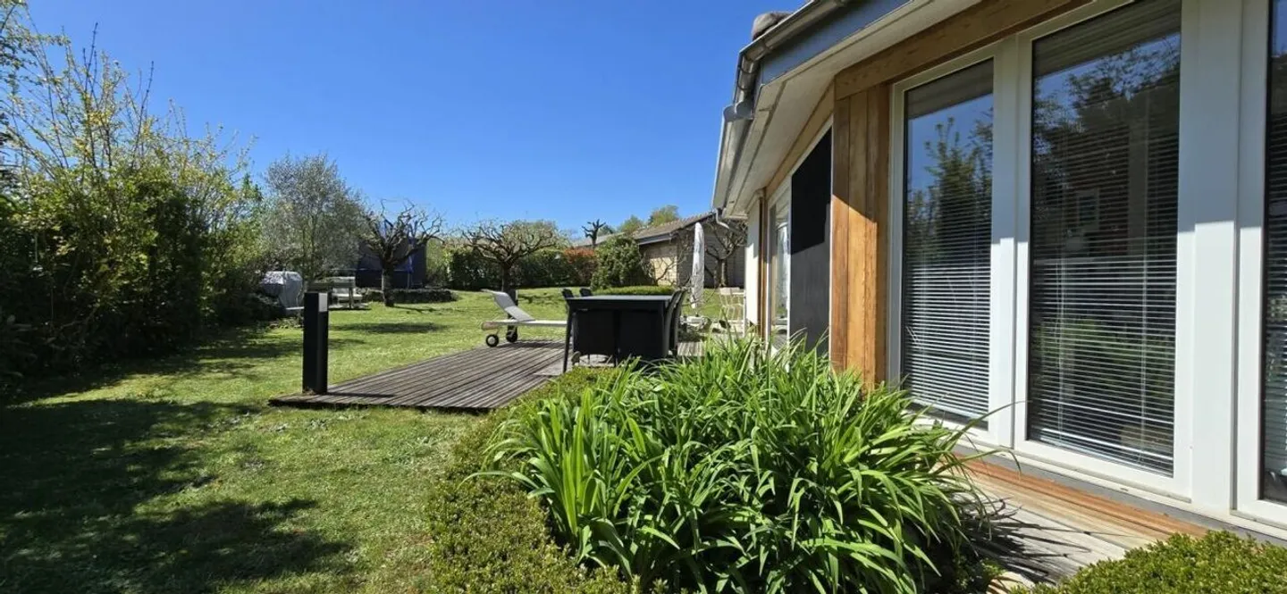 Semi-Detached Villa 4.5 Rooms in Vich - Photo 2 of 25